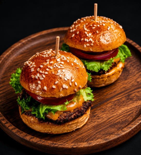 Mini Burger de Vită Black Angus cu Cartofi Dippers si Sos Calypso/2buc
